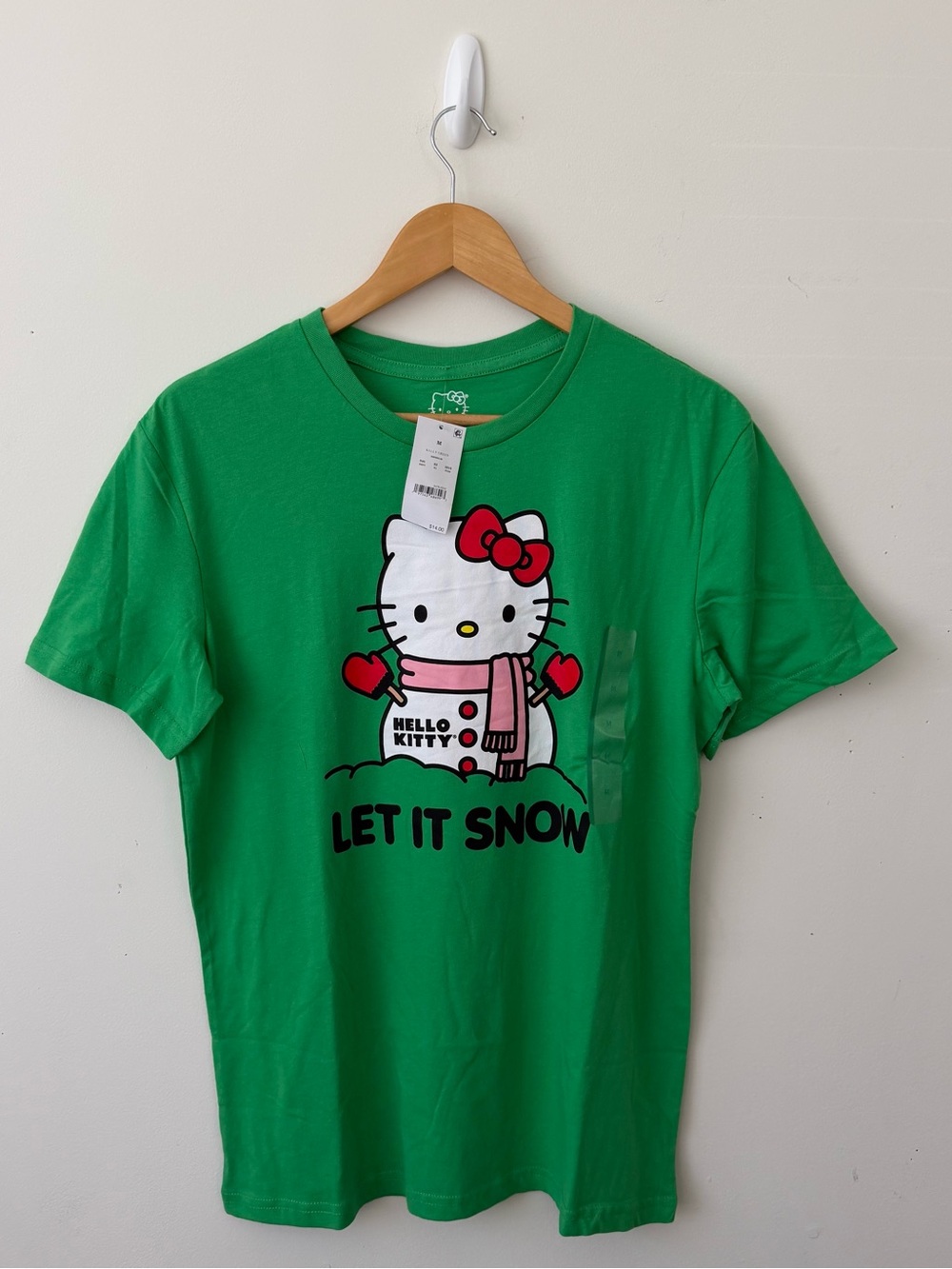 HELLO KITTY LET IT SNOW GREEN GRAPHIC TEE T SHIRT SIZE M Medium Kitty Snowman